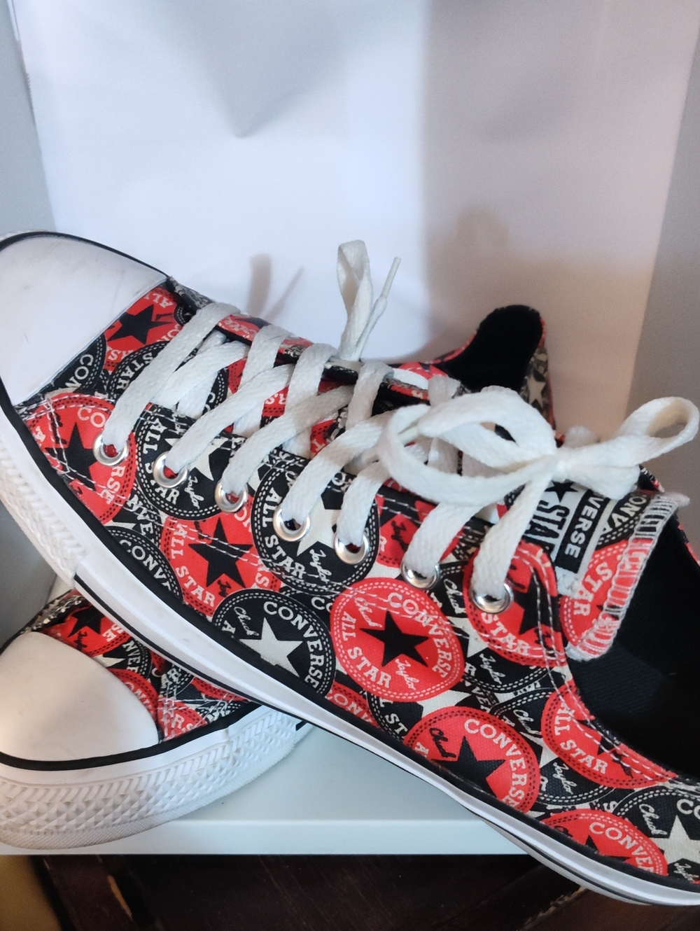 Converse Men's s Red, Black & White Logo Print Low-Top Sneakers RARE